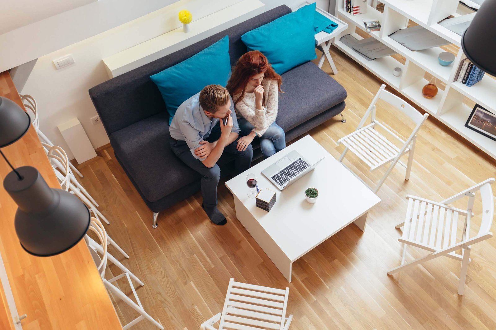 couple-browsing-web-together-in-living-room-JHAM8NY.jpeg