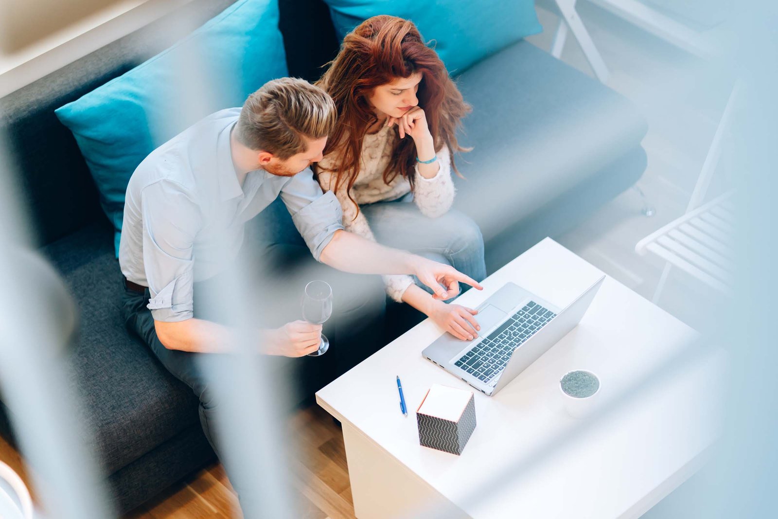 couple-browsing-web-together-in-living-room-JJ5PQHN.jpg